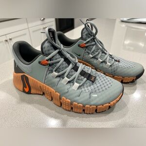 Nike Free Metcon 5 Mica Green Campfire Orange 2023
